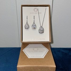 Necklace and earring set
